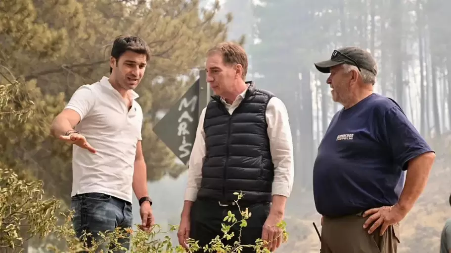 Nacho Torres y Diego Santilli en Chubut en medio de los incendios forestales