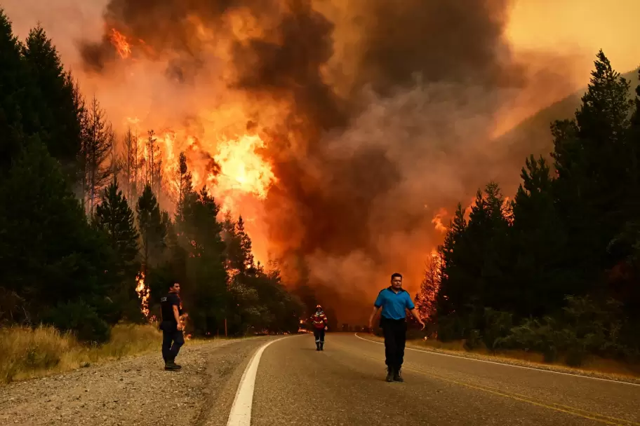 Se incendia la Patagonia y al Gobierno parece no importarle