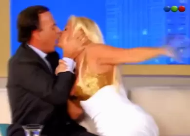 Esta fue la reacci�n de Susana Gim�nez cuando Julio Iglesias la besaba sin su consentimiento
