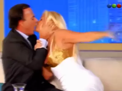 Esta fue la reacci�n de Susana Gim�nez cuando Julio Iglesias la besaba sin su consentimiento