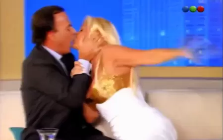 Esta fue la reacci�n de Susana Gim�nez cuando Julio Iglesias la besaba sin su consentimiento