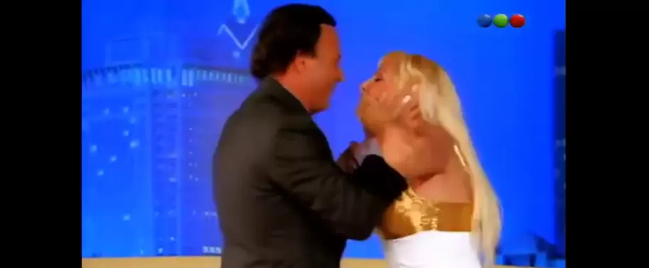 Esta fue la reacci�n de Susana Gim�nez cuando Julio Iglesias la besaba sin su consentimiento