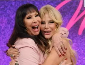 Moria Cas�n y Graciela Alfano