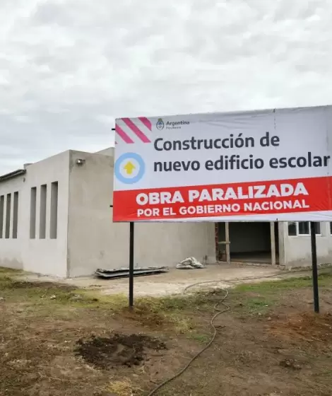 Obra p�blica paralizada