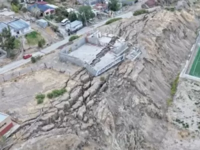 El desplazamiento del Cerro Hermitte en Comodoro Rivadavia gener� la evacuaci�n de m�s de 300 vecinos.
