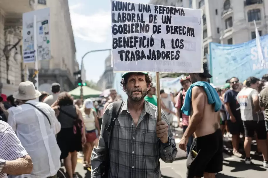 "Nunca una reforma laboral de un gobierno de derecha benefició a los trabajadores"