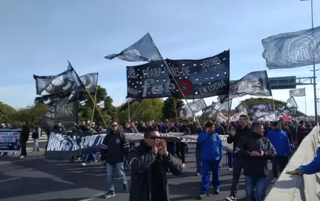 Los trabajadores del neum�tico siguen en pie de lucha por el conflicto en FATE.