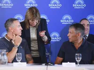 Patricia Bullrich, con Jorge Sola y Octavio Arg�ello en el Senado
