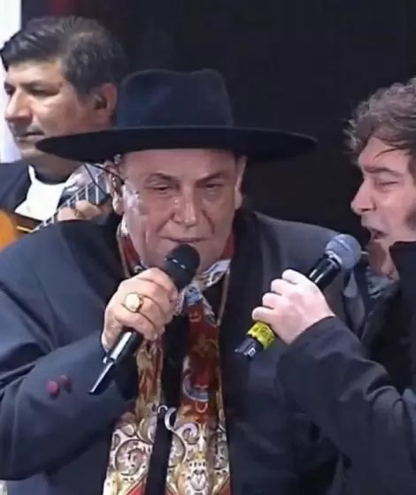 El Chaque�o Palavecino invit� a Javier Milei a cantar en el escenario del Festival de Doma y Folklore de Jes�s Mar�a