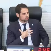 Embajador argentino en Francia obligó a tapar un mapa que decía que las Malvinas son británicas