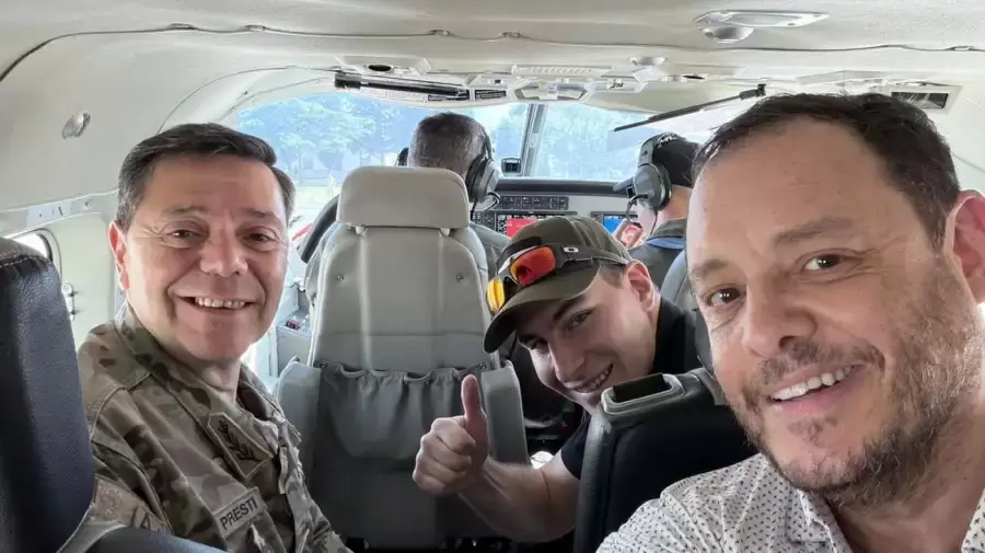 Reidel y el ministro de Defensa, Carlos Presti