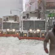 Estados Unidos quedó bajo la nieve: hubo 13 muertos por el frío y 8 más en un accidente con una avioneta por la tormenta