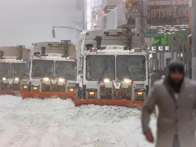 Las barredoras cumplen un papel fundamental para correr la nieve, despu�s de un registro de m�s de 20 cent�metros en unas pocas horas.