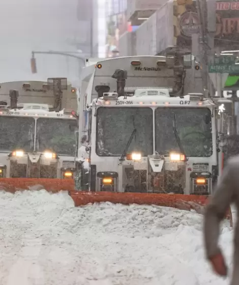 Las barredoras cumplen un papel fundamental para correr la nieve, despu�s de un registro de m�s de 20 cent�metros en unas pocas horas.