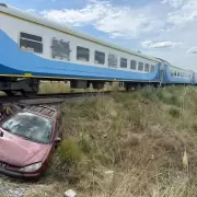 "Hab�a mucha gente al l�mite": un tren arroll� a un auto en Mar del Plata, dej� como saldo una v�ctima de 23 a�os y desat� el caos