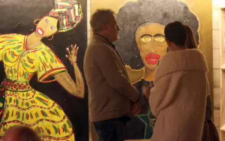 Para ayudar al centro cultural "El Power", Rodr�guez subast� once obras pict�ricas.