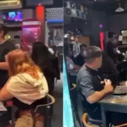 Gritos entre las mesas, ratas en la cocina y sueldos de miseria: el estallido viral que sacudió a un bar de la Costa