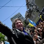 Milei en Mar del Plata: las imágenes en redes que debilitaron la puesta en escena del Tour de la Gratitud