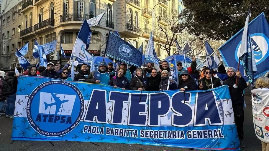 Controladores a�reos est�n en constante alerta desde que asumi� el gobierno de Milei