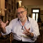 Investigan la muerte del economista y artista Fernando Fazzolari: fue hallado maniatado en el suelo de su casa