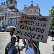 Mientras LLA se re�ne en Casa Rosa, se crea el FreSU, un espacio sindical que promete voltear la reforma laboral