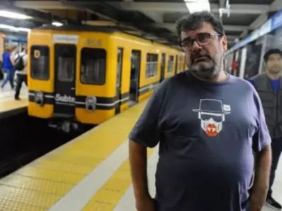 Roberto Pianelli y el subte donde milit� 30 a�os detr�s.