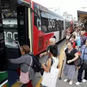 UTA y cámaras empresariales le dan un voto de confianza a Milei: no hay paro de colectivos en AMBA