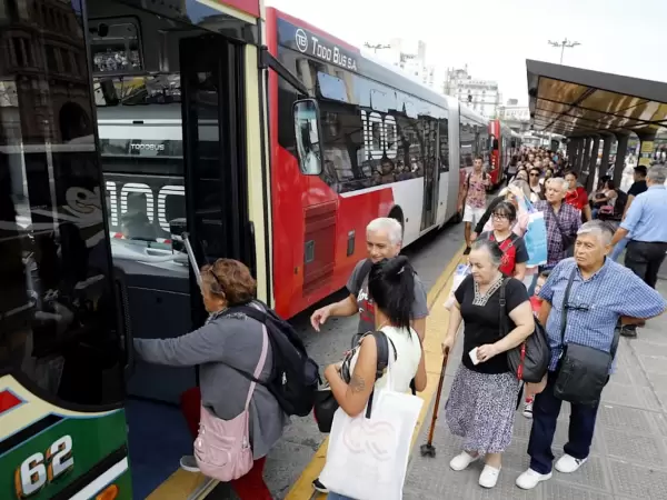 Llegan a un acuerdo y se suspende el paro de colectivos