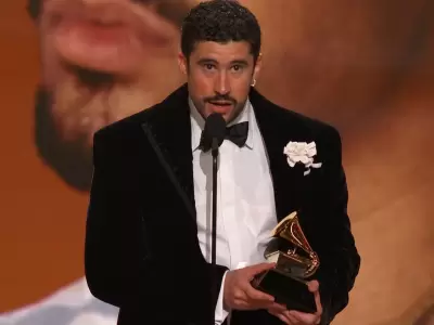 Bad Bunny se convirti� en el primer artista latino en casi siete d�cadas de premios en ganar el Grammy a Mejor �lbum del A�o