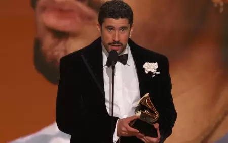Bad Bunny se convirti� en el primer artista latino en casi siete d�cadas de premios en ganar el Grammy a Mejor �lbum del A�o