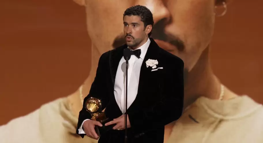 Bad Bunny se convirti� en el primer artista latino en casi siete d�cadas de premios en ganar el Grammy a Mejor �lbum del A�o