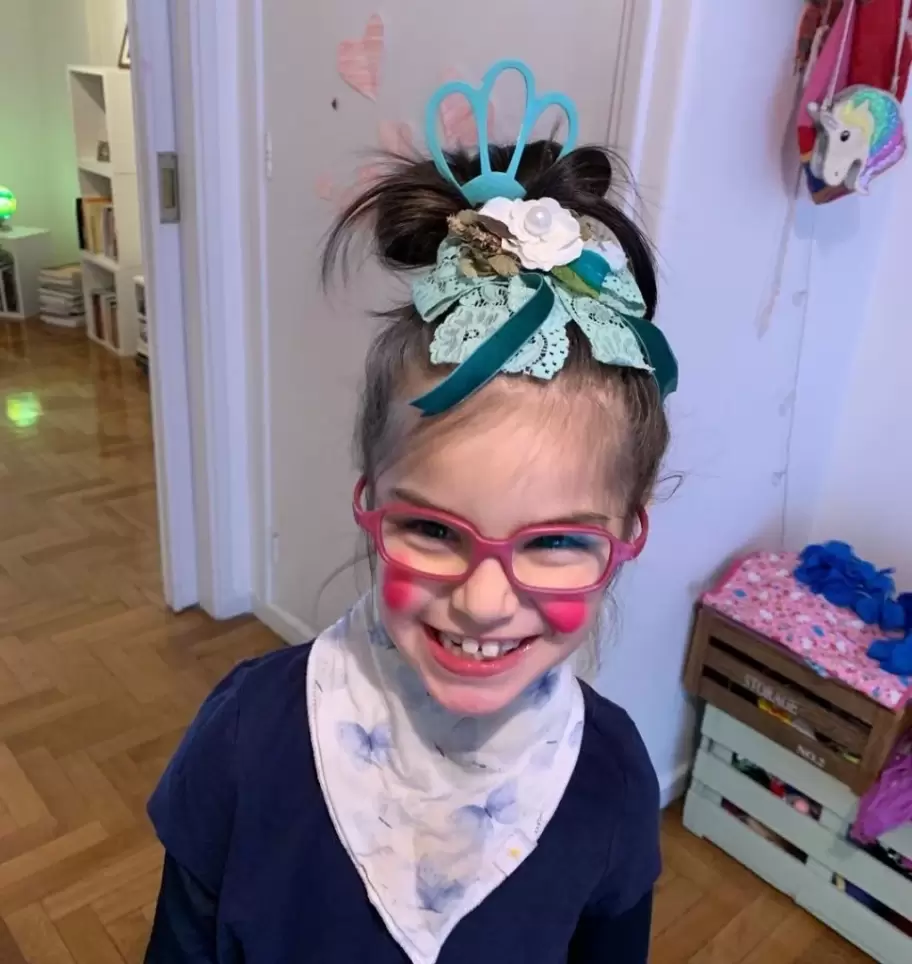 Elena Antonia, la hija de la actriz Julieta D�az.