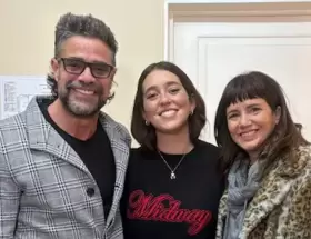Luciano Castro junto a Leticia Siciliani y Griselda Siciliani