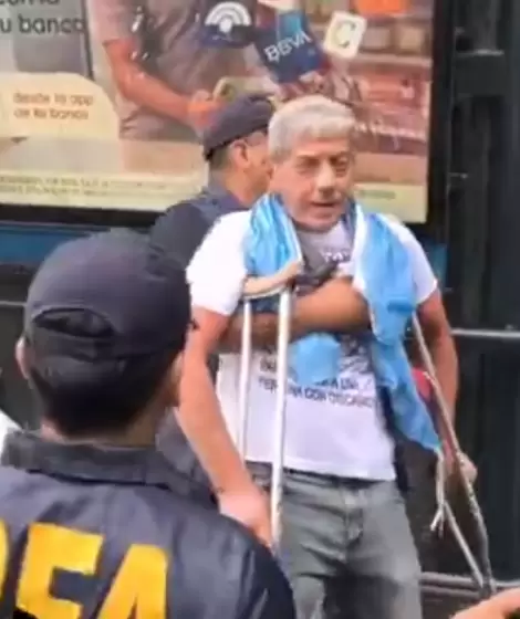 As� se llevaban a una persona con discapacidad detenida