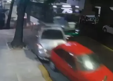 Un colectivo de la l�nea 76 avanz� sin frenar