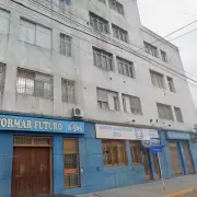 Escuelas que cierran en silencio: a semanas del inicio de clases cientos de chicos se quedan sin aula