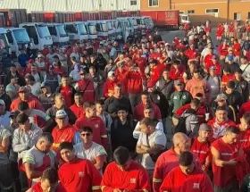 Paro de Camioneros por tiempo indeterminado en la planta Mega de Coca-Cola