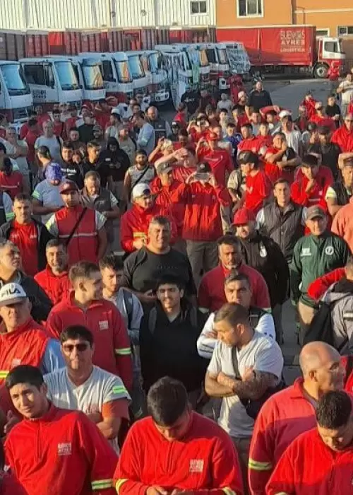 Paro de Camioneros por tiempo indeterminado en la planta Mega de Coca-Cola