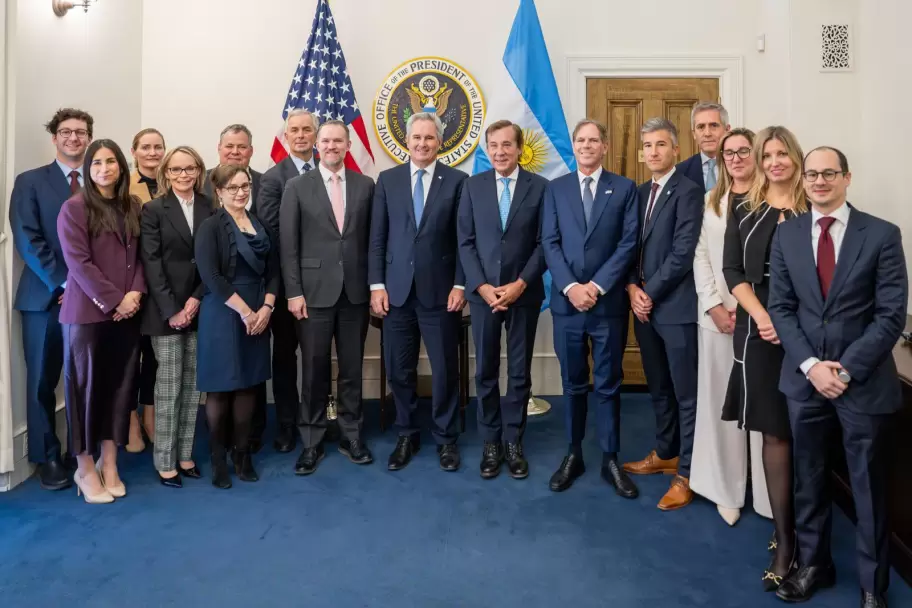 El equipo argentino y estadounidense para la firma del Acuerdo