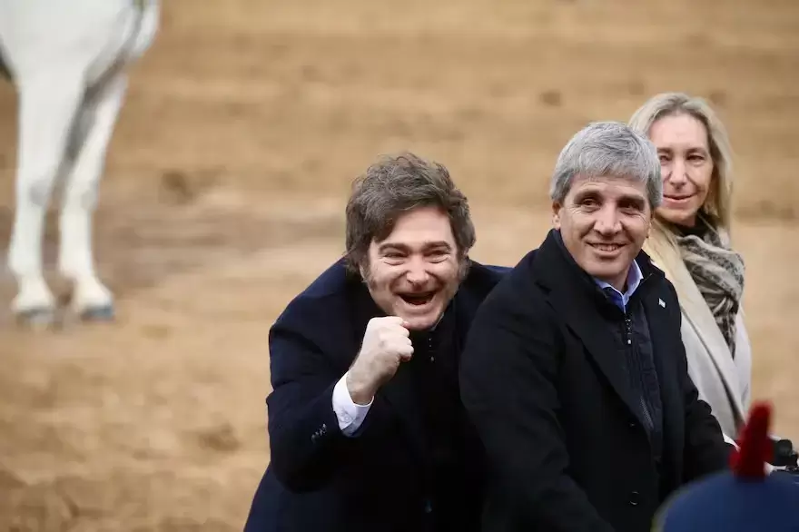 Javier Milei, Luis Caputo y Karina Milei
