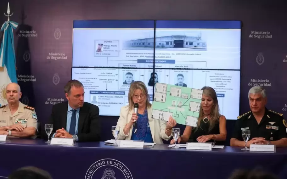 El Gobierno nacional explic� las razones del suicidio del soldado G�mez en conferencia de prensa.