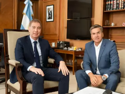 El ministro del Interior, Diego Santilli, junto al gobernador de Chaco, Leandro Zdero.