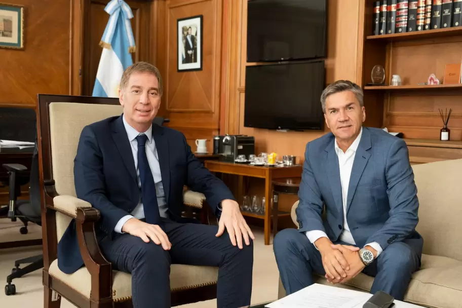 El ministro del Interior, Diego Santilli, junto al gobernador de Chaco, Leandro Zdero.