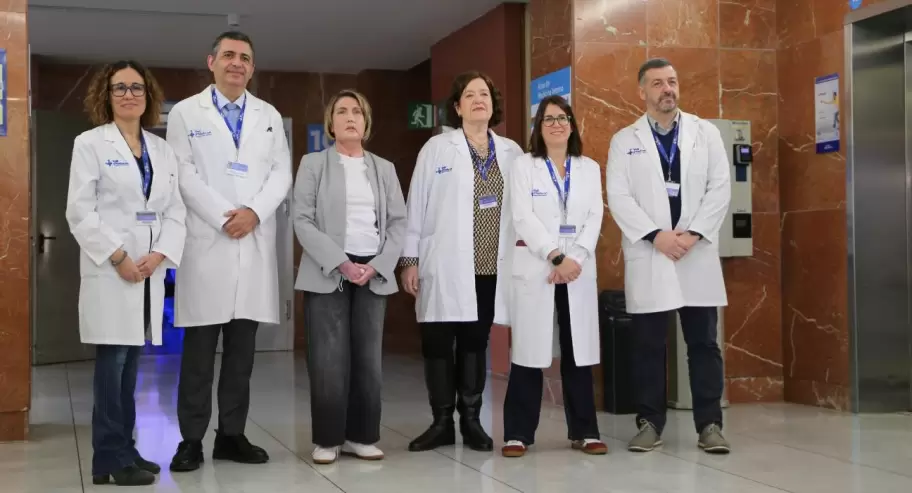 M�dicos y paciente del primer trasplante de cara utilizando con donante que recibi� eutanasia