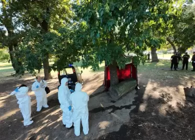 Hallan muerto a un hombre con un cuchillo clavado en el pecho en el Parque Mugica