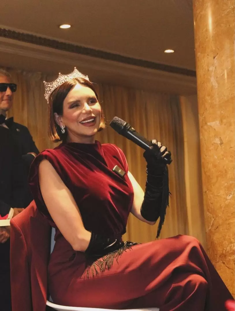 Daniela de Luc�a durante la presentaci�n de La Reina