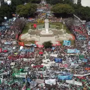 Reforma laboral: sindicatos marchan al Congreso contra la ley y el Gobierno advierte que responder� con el protocolo antipiquetes