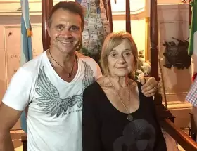 Sergio Lapeg�e y su madre, Elba Palermo