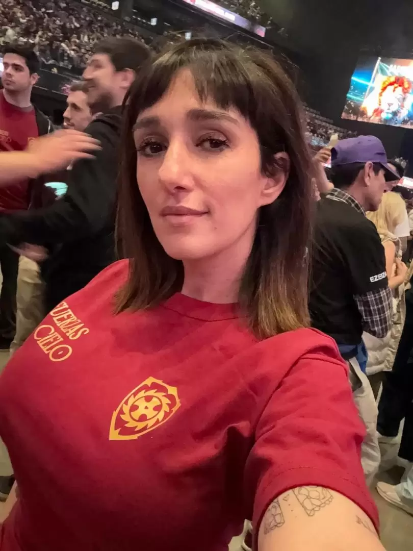 Leila Gianni esa vez, con un poco m�s de ropa