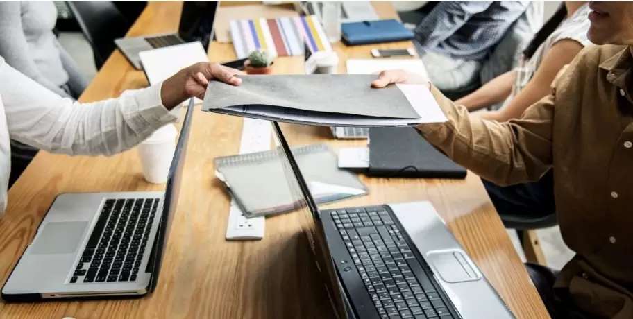 Reforma laboral: indemnizaciones tercerizadas, licencias recortadas y un costo previsional millonario